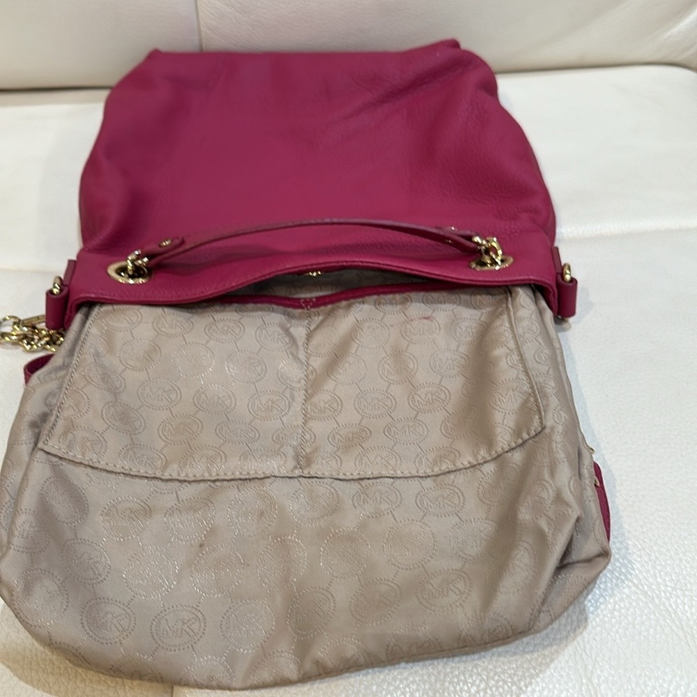 Michael Kors Women's Jet Set Genuine Lether Lain
Shoulder Bag Red/ Rose Pink - Picture 11 of 17